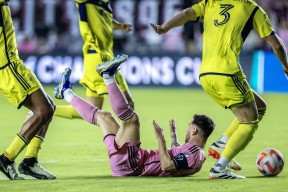 包含梅西爆冷击败巴塞罗那，高光表现引爆全场！的词条